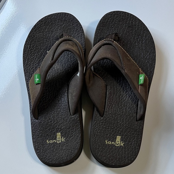 Sanuk Men's Brown Flip Flops - Picture 1 of 7